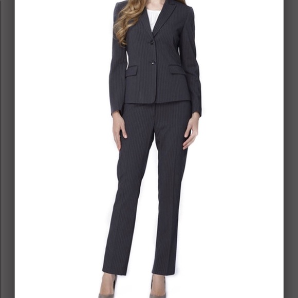 Tahari Jackets & Blazers - 🔥PRICE FIRM🔥 NWT Tahari 2PC Pinstripe Suit SZ16